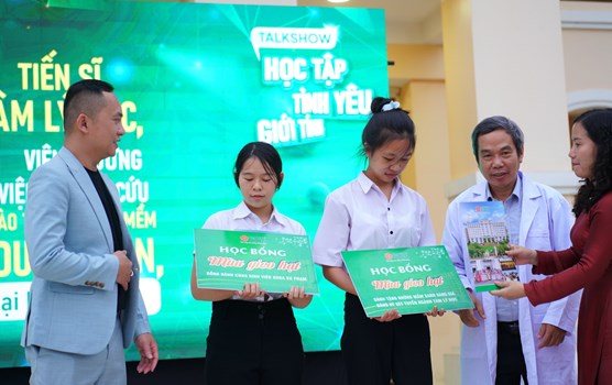 Học bổng khuyến học Mùa gieo hạt đến học sinh THPT Quảng Nam